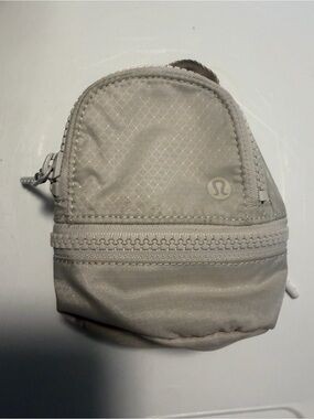 lululemon athletica Small Zip Card & Key Holder in Light beige gray